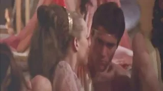 Невірна дружина трахкає в соковитому секс відео дивитися аналі з діловим партнером чоловіка