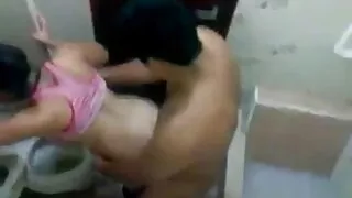 Багатий хлопець трахає двох подруг в груповому порно відео чат онлайн порно біля басейну