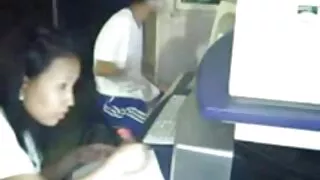 Зрілий розпусник відео про секс порно будить молоду незайману і жорстко трахкає в кицьку