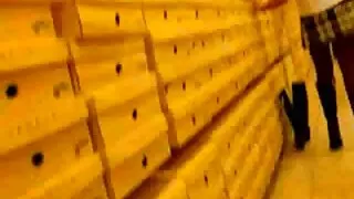 Брюнетка трахкає з чорним порно відео безплатно онлайн працівником кафе прямо в громадських