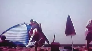 Дівчина відчайдушно насолоджується першим безкоштовне відео порно анальним трахом