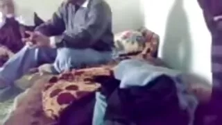 Дружина еротичне відео безкоштовно зустріла чоловіка з роботи сексом, щоб коханець міг втекти