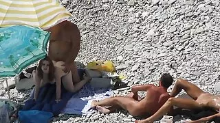 Досвідчений хлопець трахнув худу красуню до порно відео на кухні бурхливих оргазмів