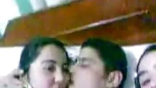 Дуже Товста Дівчина з величезними дійками дивитися українське порно відсмоктала хлопцеві, який подарував їй на день народження